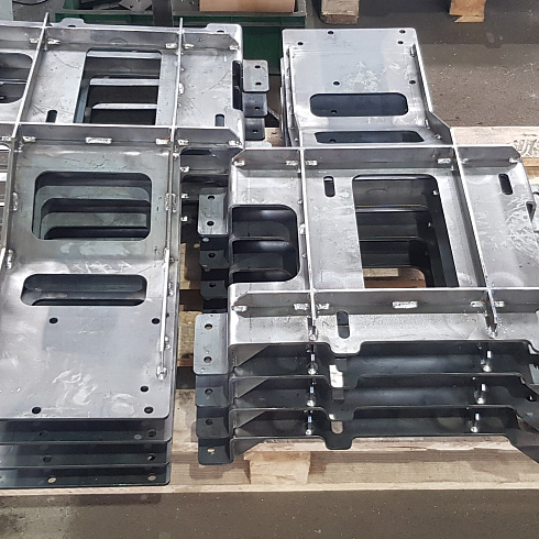 Подрамник правосторонний и левосторонний